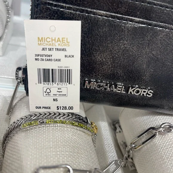 MICHAEL KORS Jet Set Medium Distressed Zip Around Card Case
Black 
NWT - Picture 12 of 16